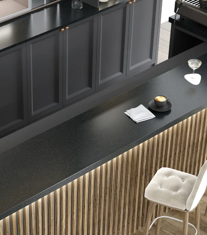 Czarna lada barowa z blatem solid surface i drewnianym frontem