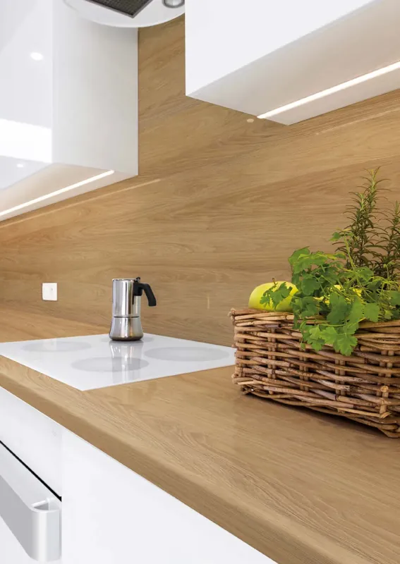 Blat laminowany w dekorze jasnego dębu z płytą indukcyjną