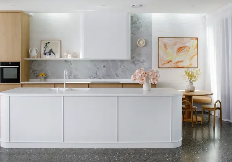 Biały blat akrylowy ze zlewem zintegrowanym bez szczeliny